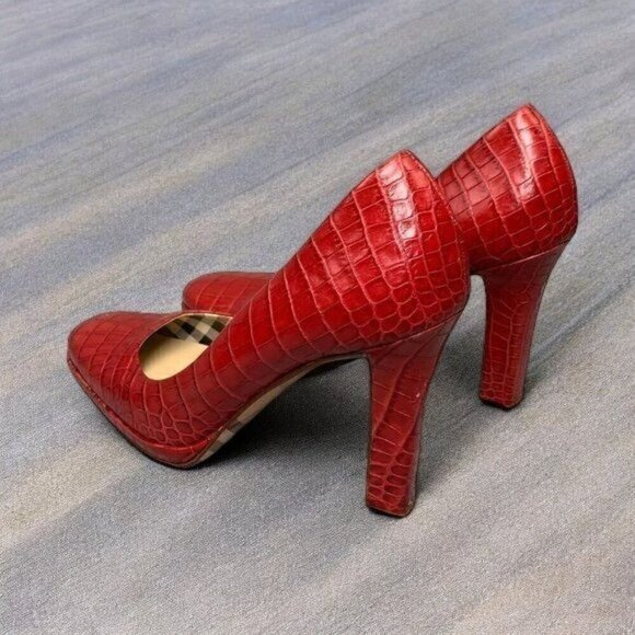 Burberry Croc Embossed Platform Pumps 4" Heel Dark Carmine Red, Size 39.5/9.5 - Picture 7 of 13